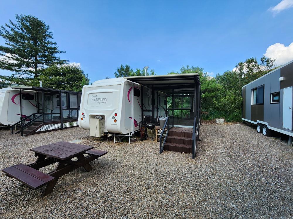 가평 오블리비아테 수영장 펜션&카라반