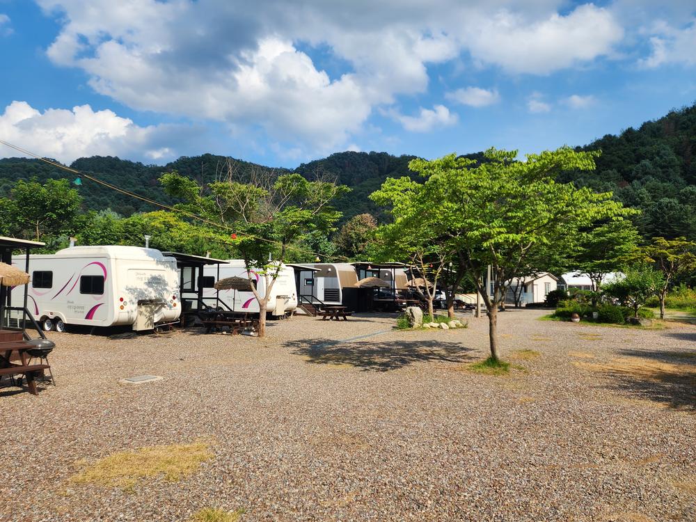 가평 오블리비아테 수영장 펜션&카라반