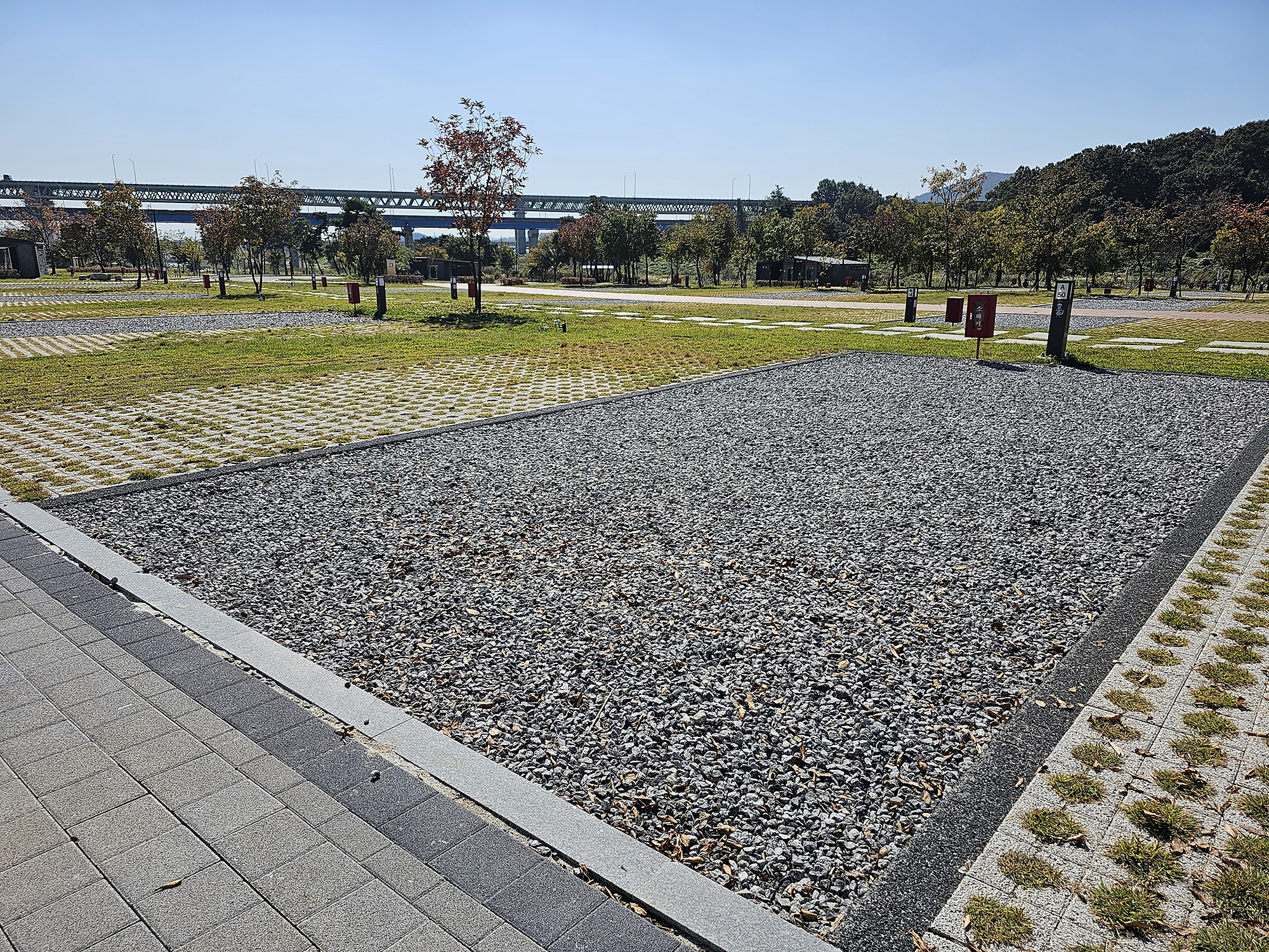 충주 목계솔밭 캠핑장