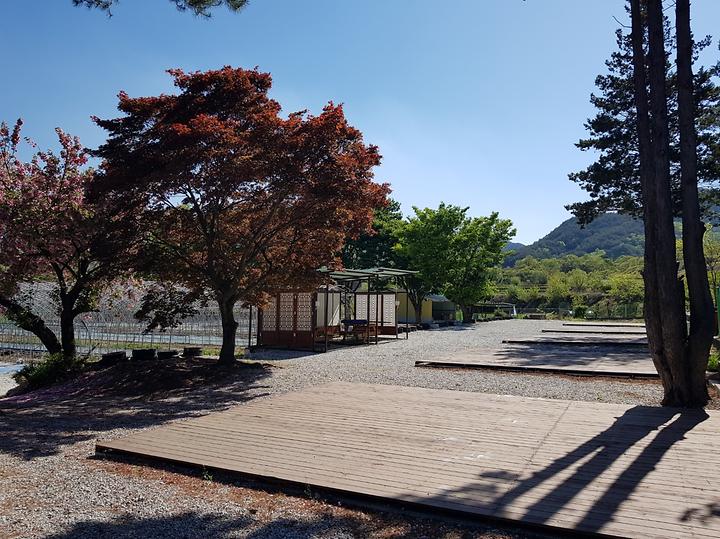 거창 신원 양지마을 야영장
