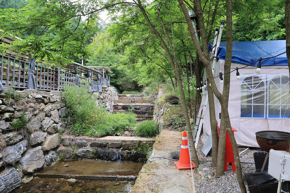 유명산 계곡 캠핑장