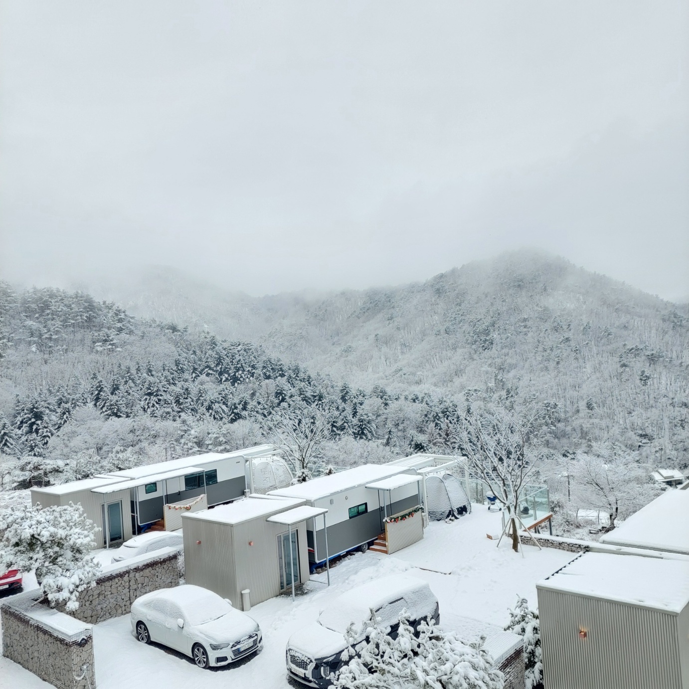 포천 몽롱한노을 카라반 캠핑장