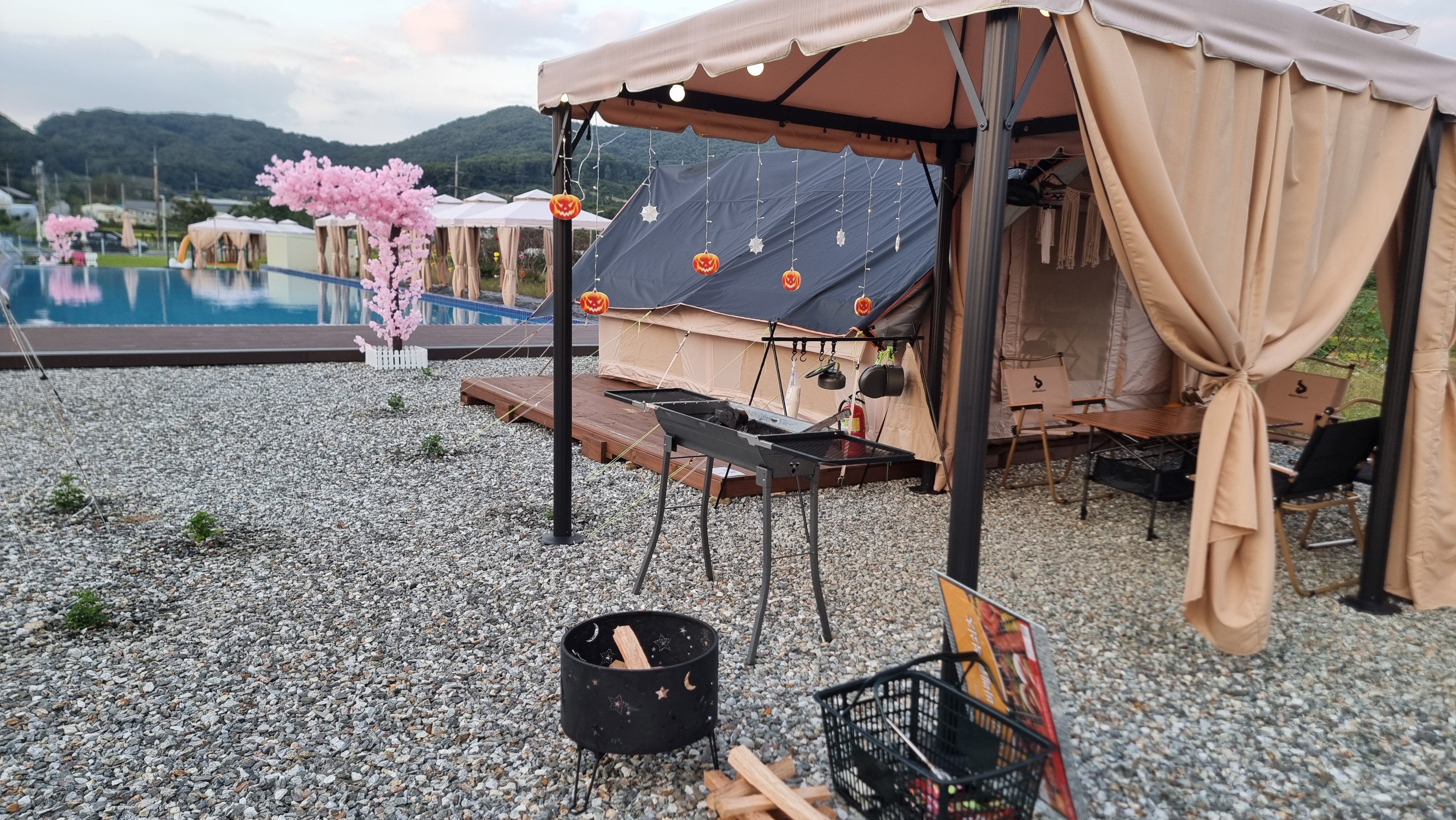 큰집 관광농원 감성 캠핑