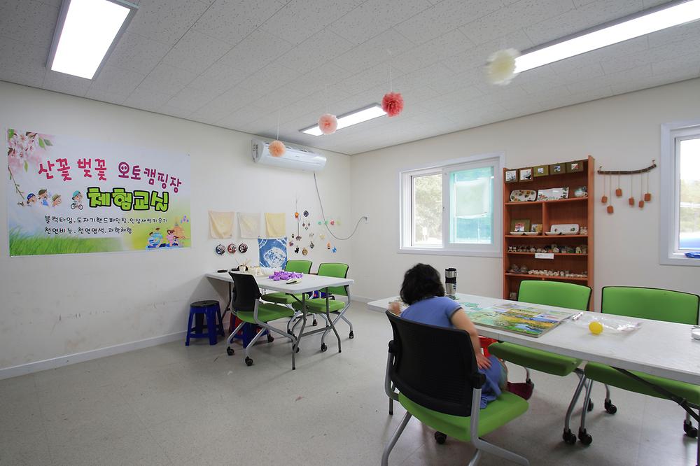산꽃벚꽃마을 오토캠핑장