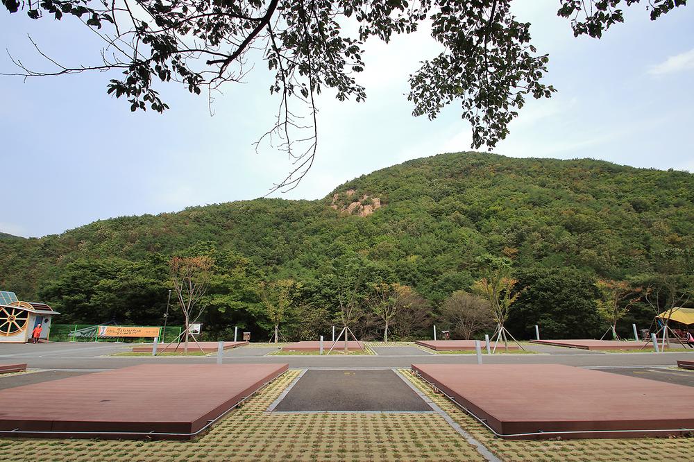 산꽃벚꽃마을 오토캠핑장