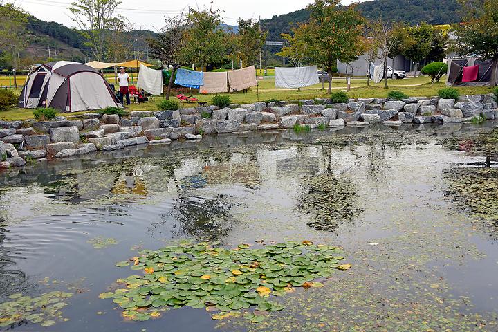 설뫼충효테마파크야영장