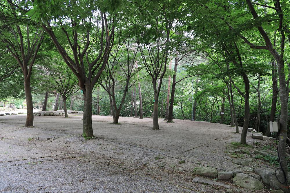 폭포 캠핑 야영장