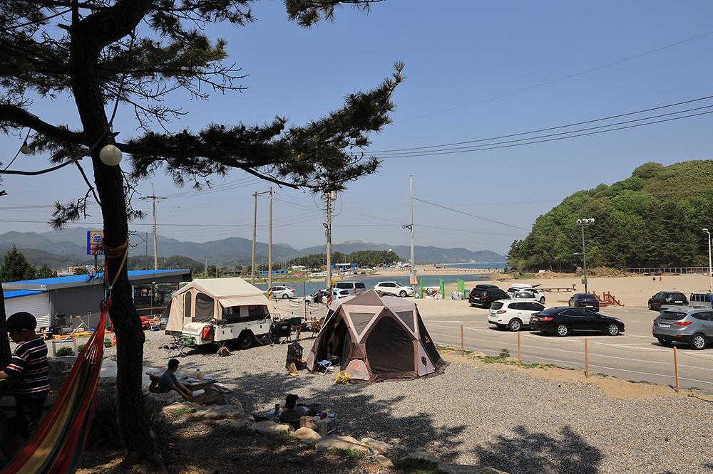 덕산해변 캠핑장